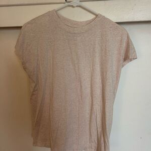 Amazon Essentials Heathered Blush Crew Neck Tee – Size S